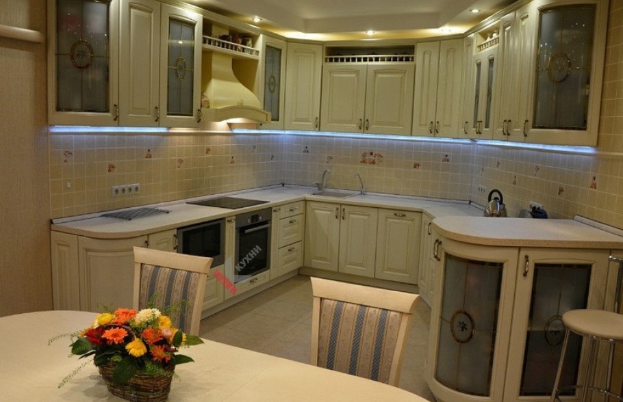 Планировка кухни с островом