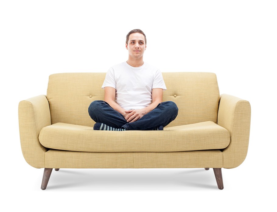 Человек на диване