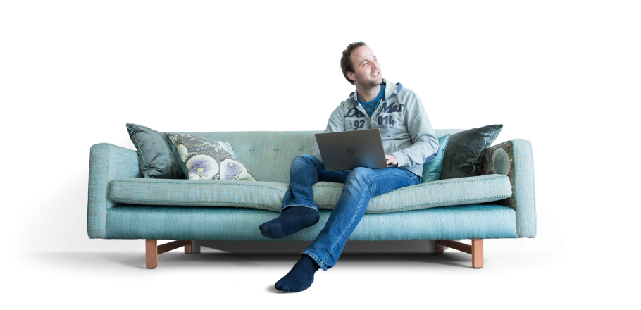 Мужчина на диване