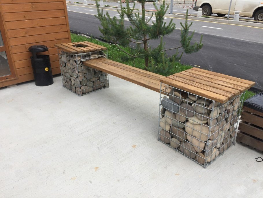 Барная стойка из габионов