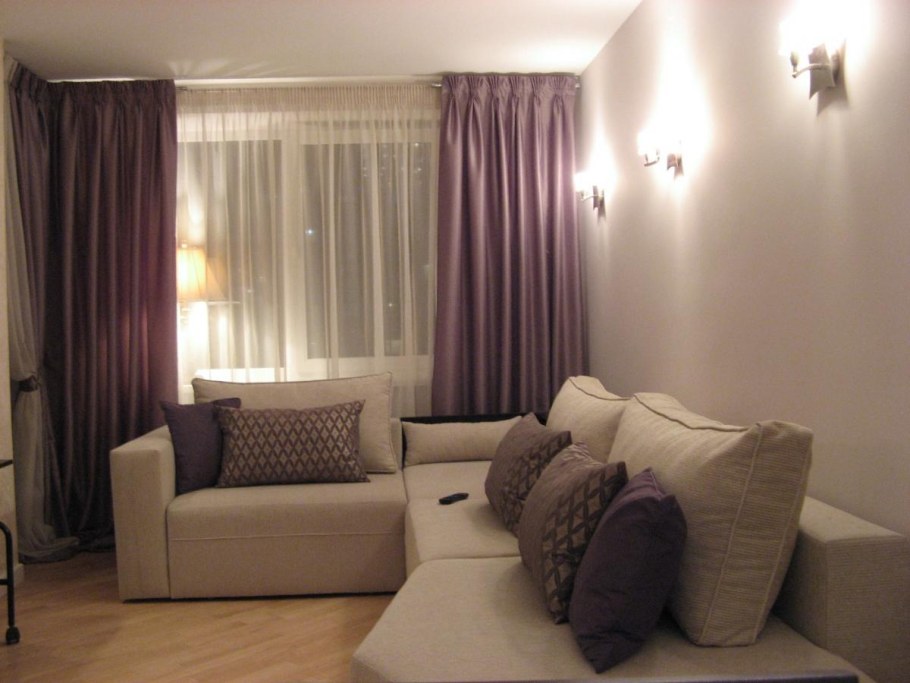 Бирюзовые шторы в интерьере