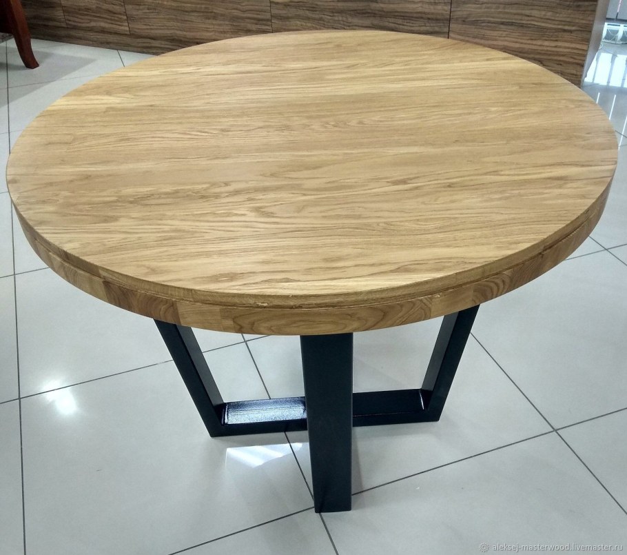 Обеденный стол Barnes Round Dining Table