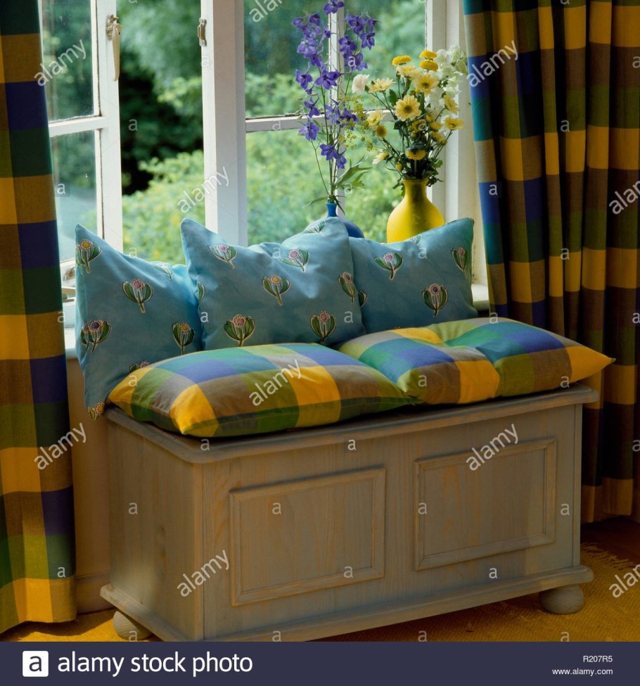 Скамья-сундук для балкона