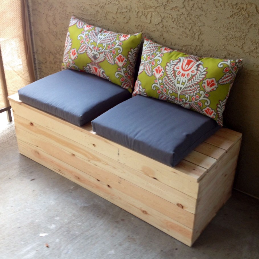 Скамья с ящиком на балкон