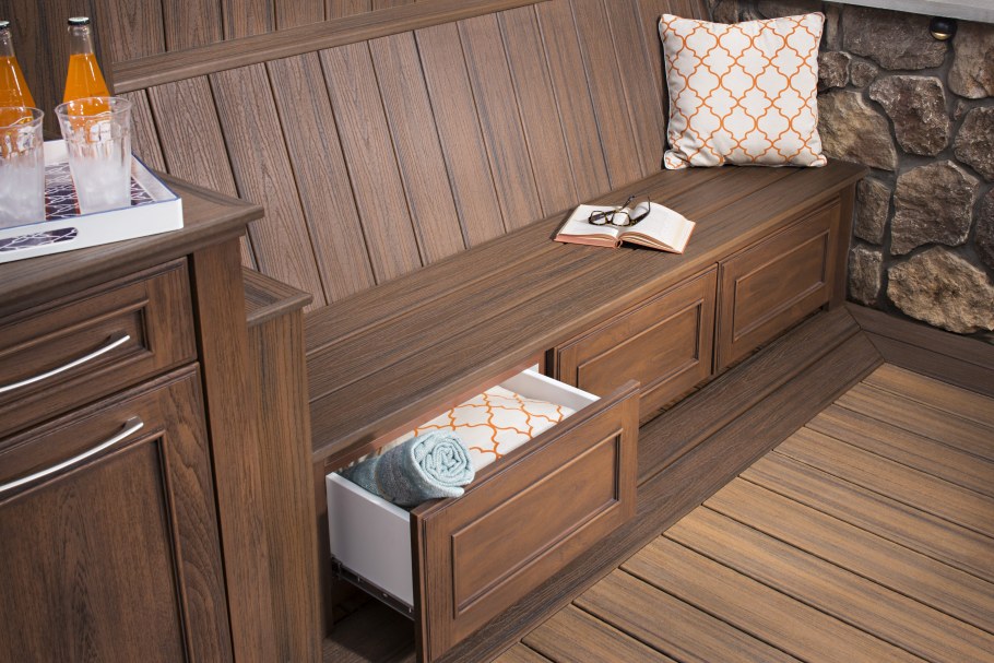 Место для хранения на веранде