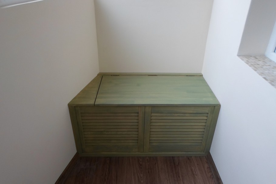 Ящик на балкон с сиденьем