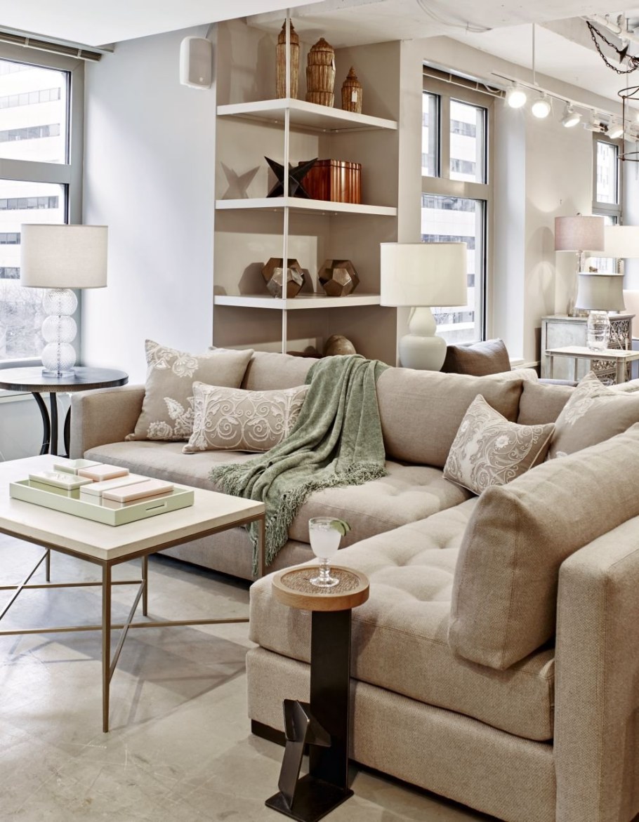 Бежевый диван в интерьере