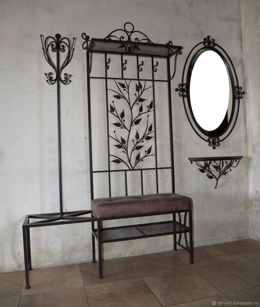 Металлическая вешалка в прихожую