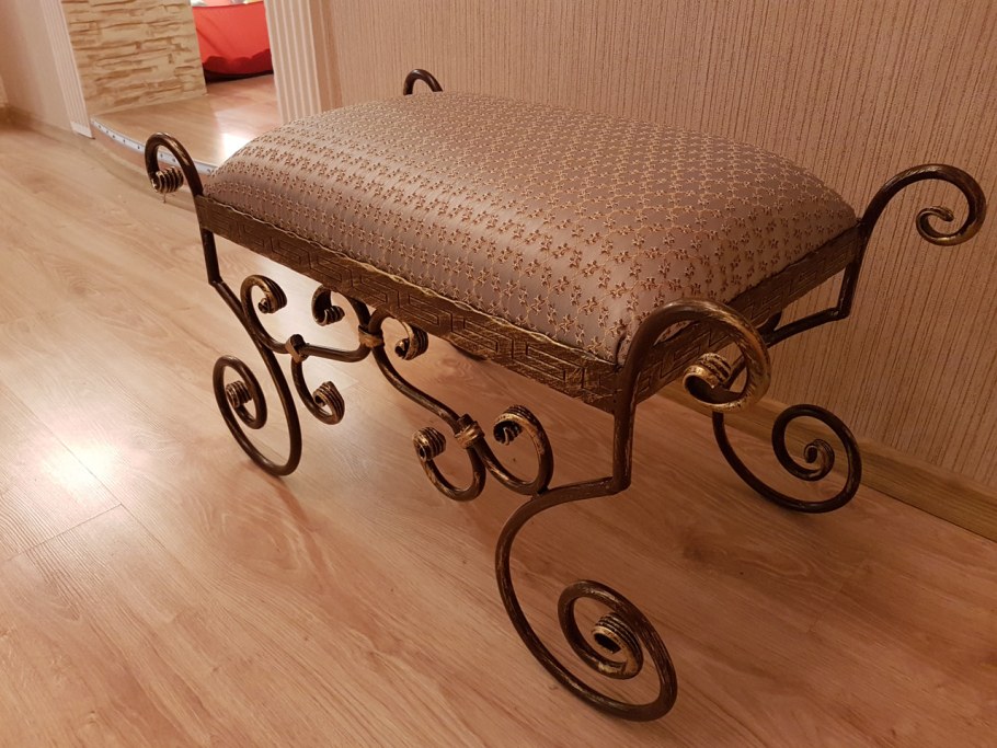 Кованая прихожая в интерьере