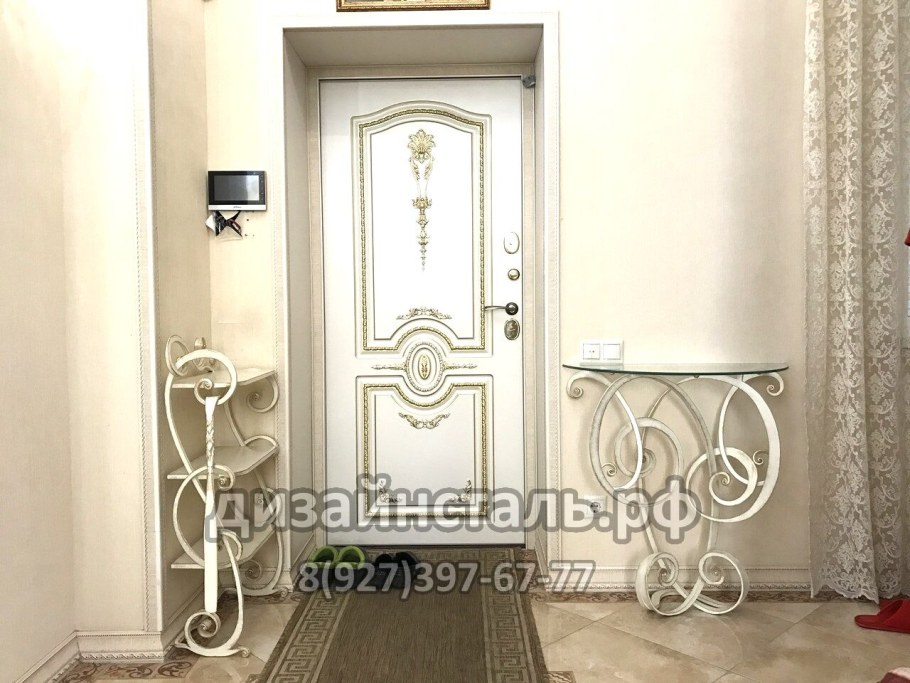 Металлическая вешалка в прихожую