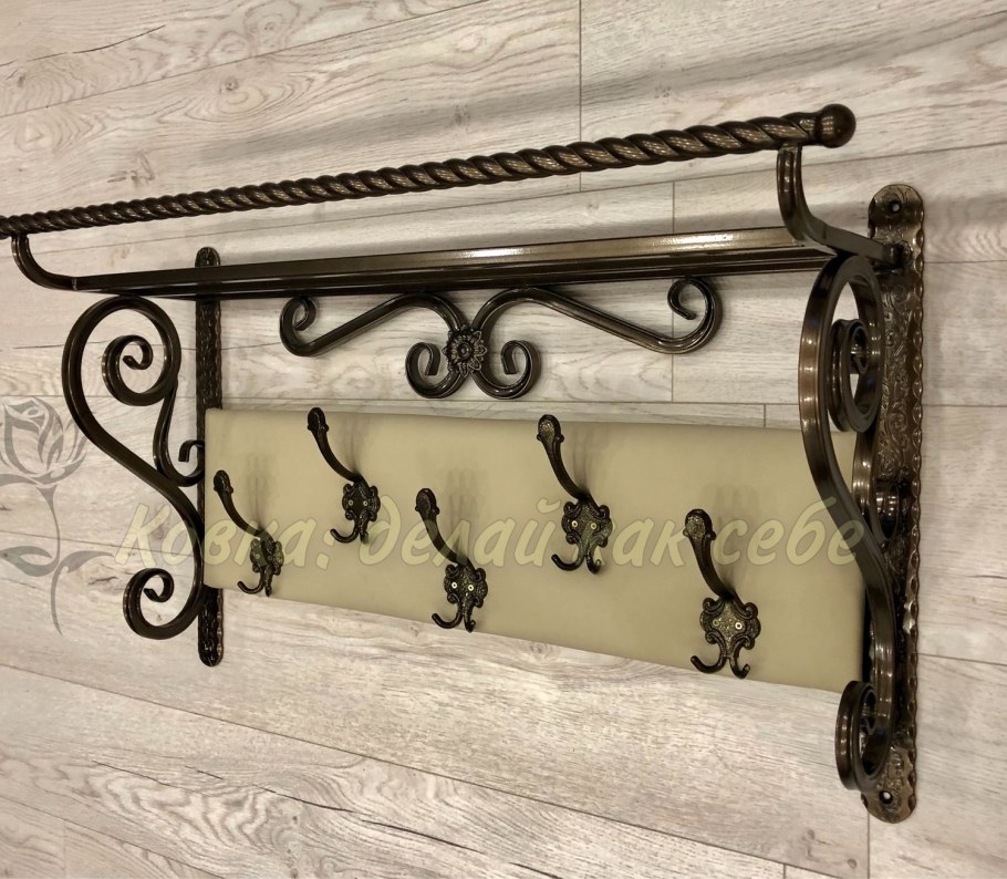 Кованая мебель и кирпичная стена