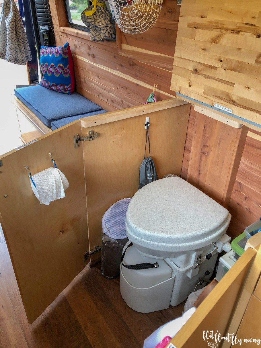 Отделка туалета на даче