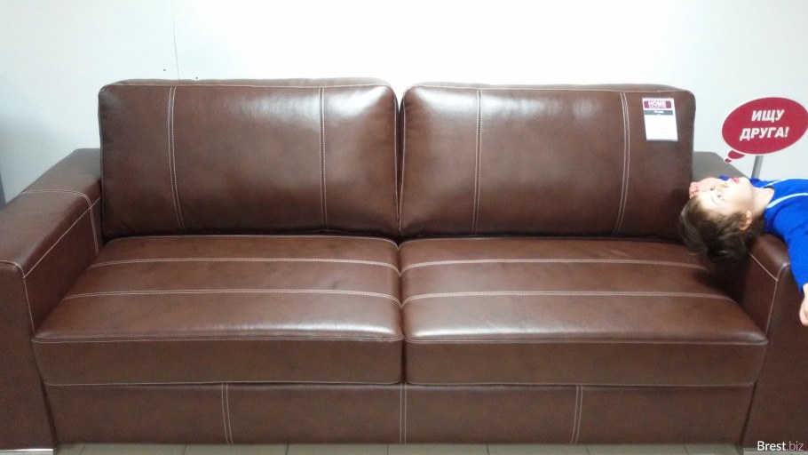 Стильный кожаный диван