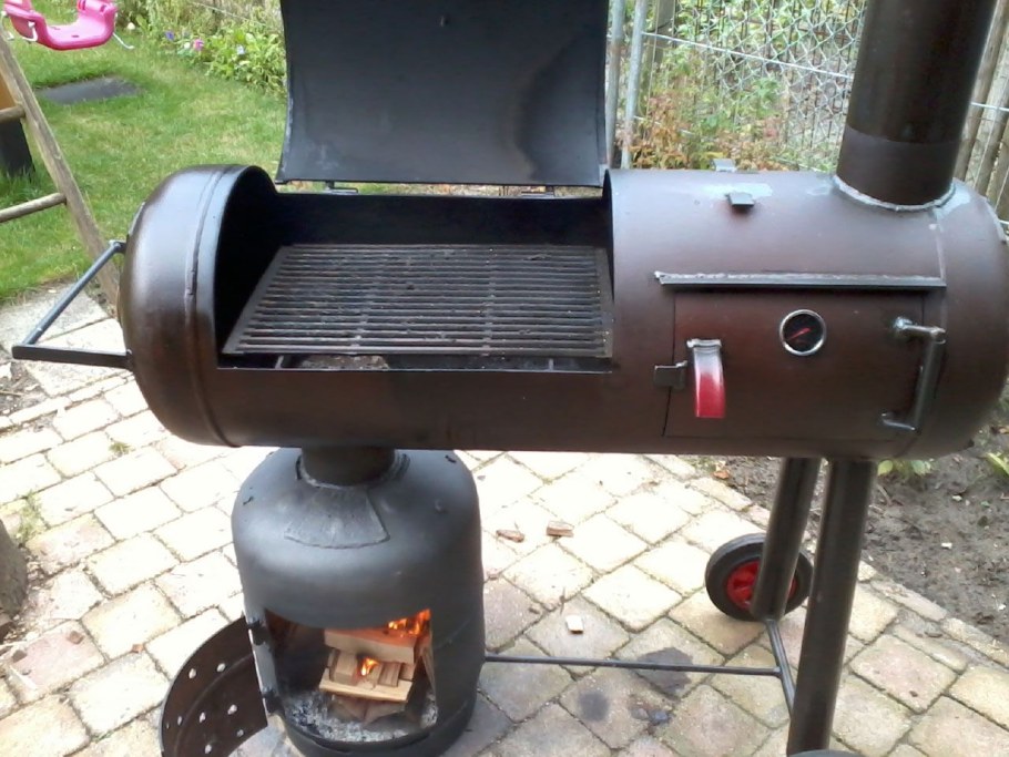 Печь из газового баллона для коптилки