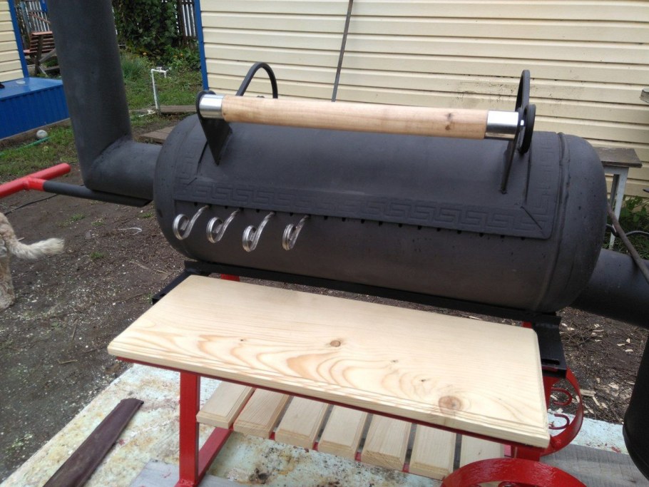 Мангал с газового баллона с коптильней
