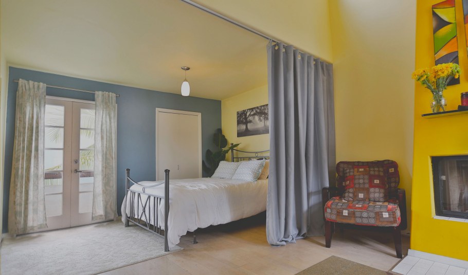 Карниз для разделения комнаты