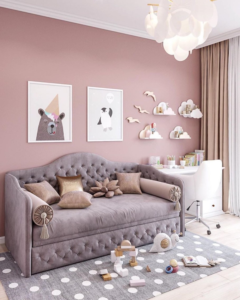 Комната для девочки с диваном