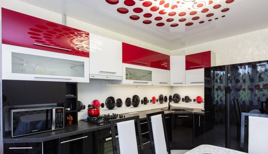 Кухня красно черная угловая