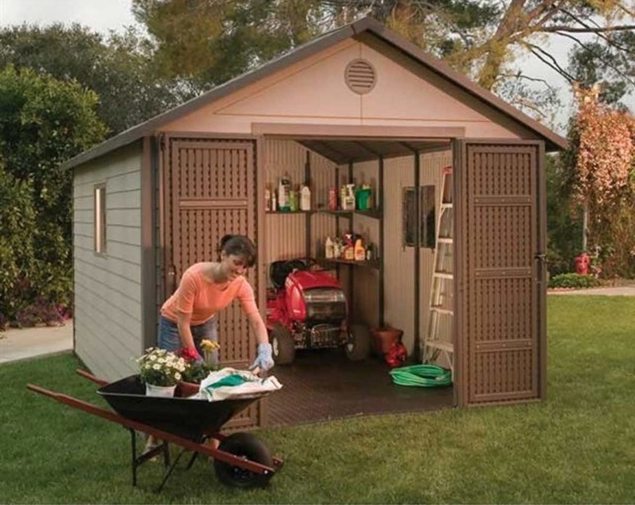 Хозблок рядом с домом