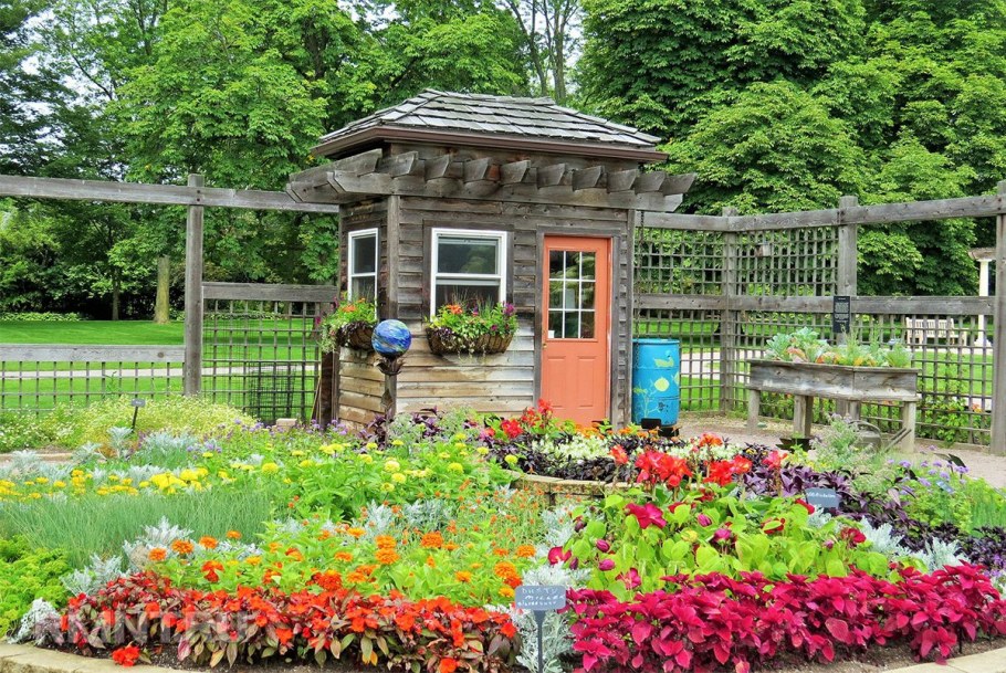 Приусадебные постройки