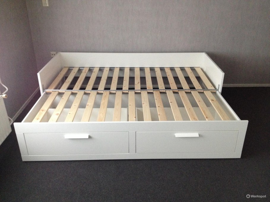 Кушетка икеа ХЕМНЭС В спальне