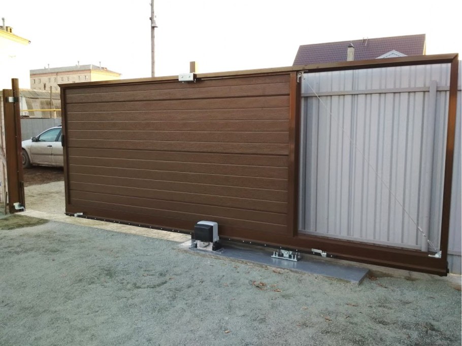 Подвесные откатные ворота с калиткой