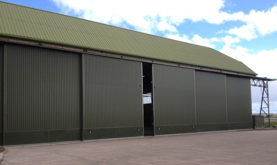 Подвесные ворота со съемной верхней балкой