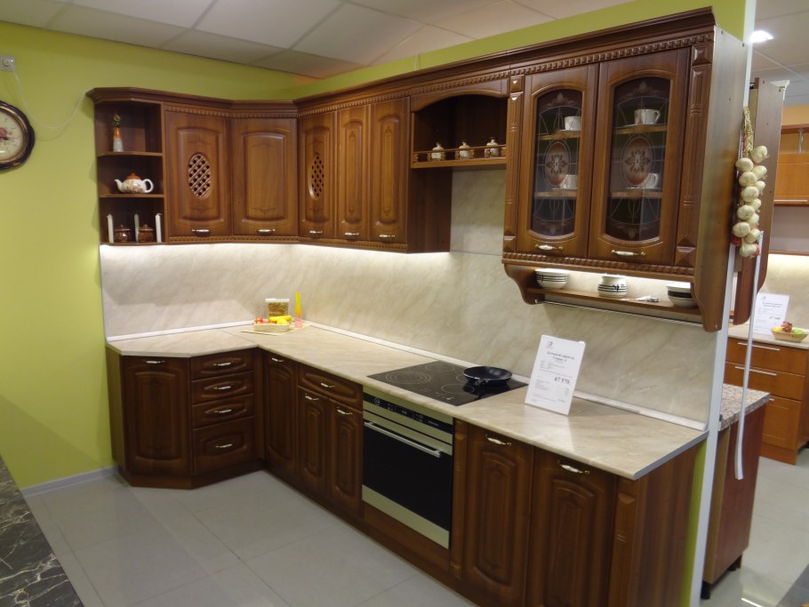 Большой мебельный магазин