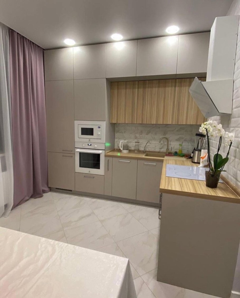 Холодильник на кухне