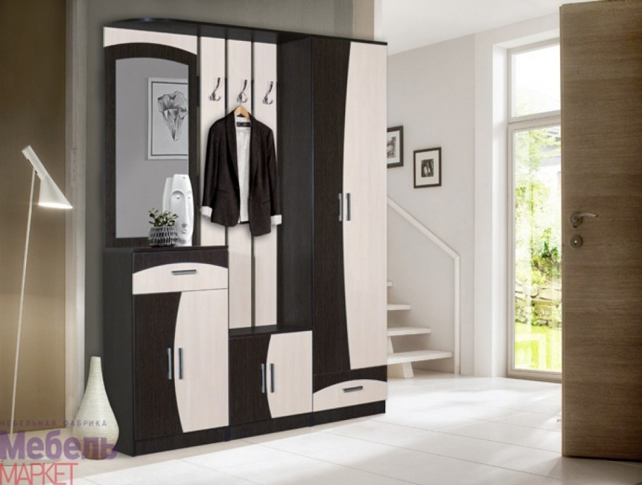 Небольшой шкаф в прихожую