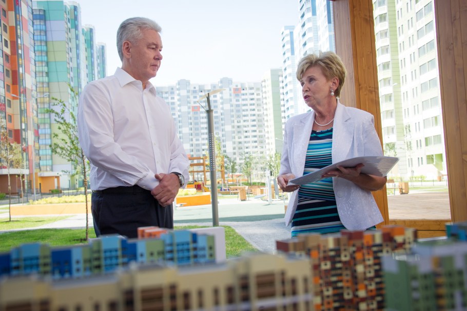 Директор школы 2098