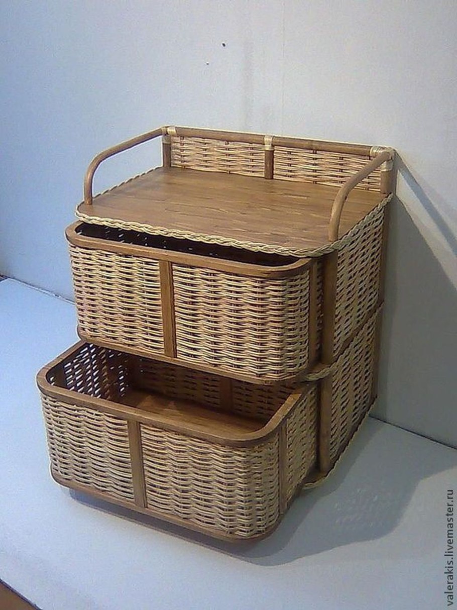 Плетеная полочка из лозы