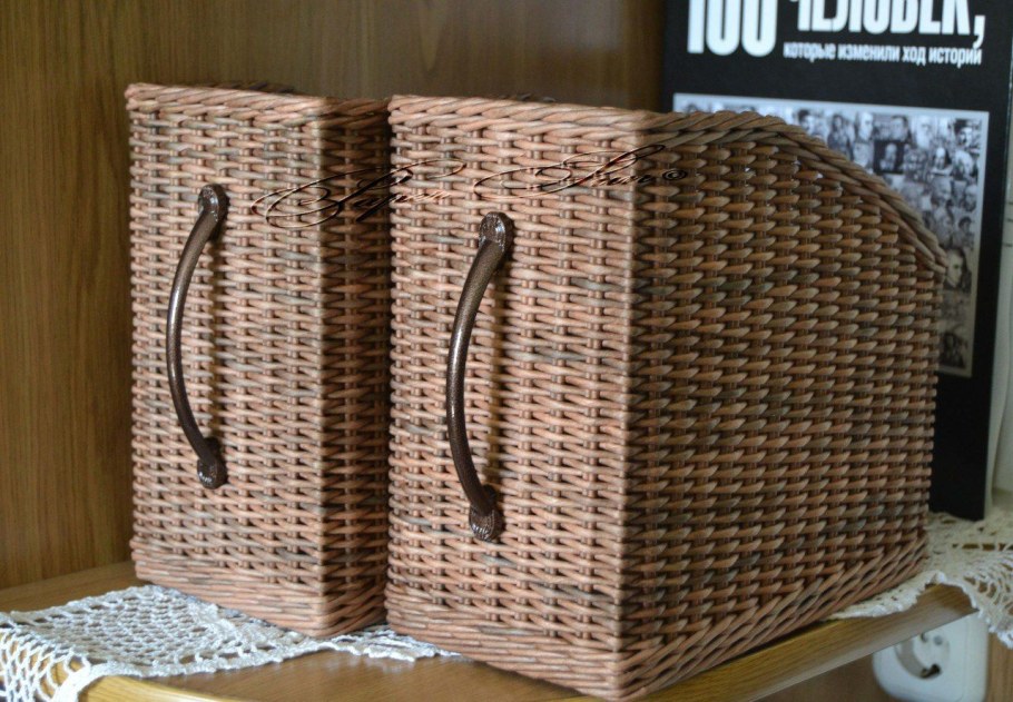 Плетеная кукольная мебель