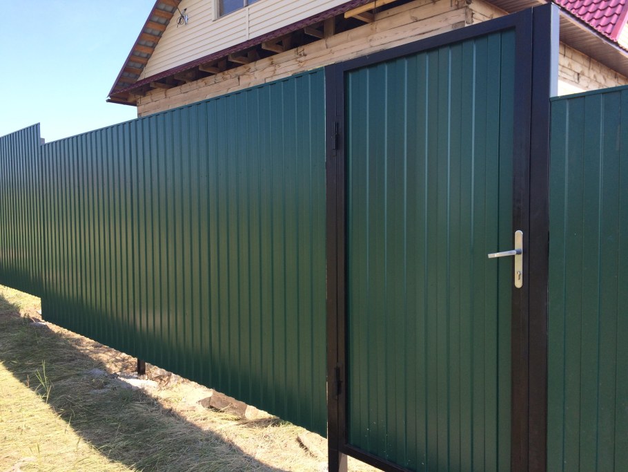 Забор из евроштакетника 1.20