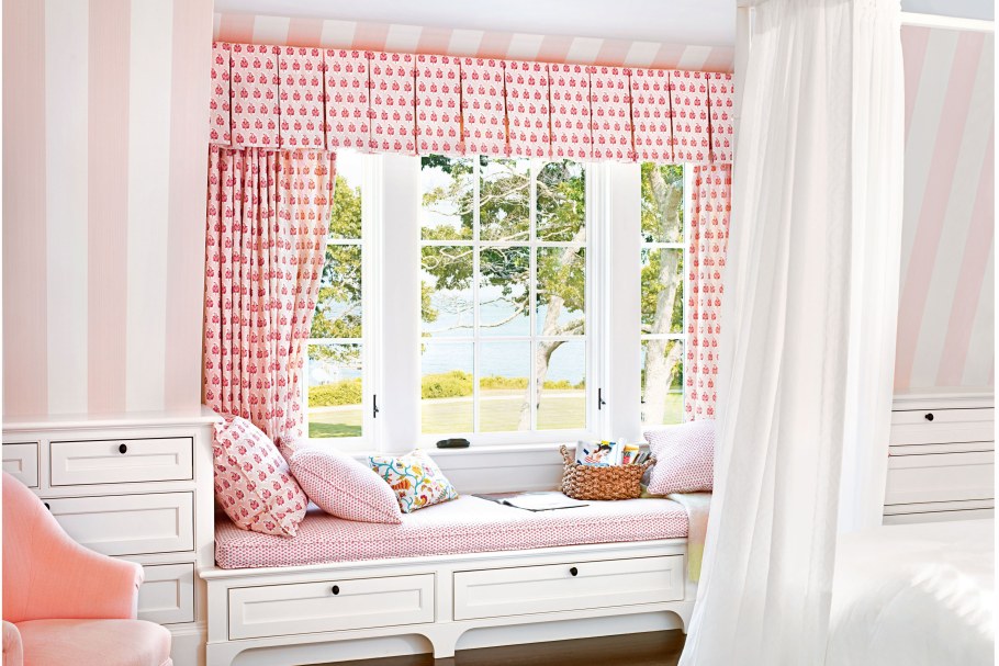 Комната девочки подростка угловая с двумя окнами