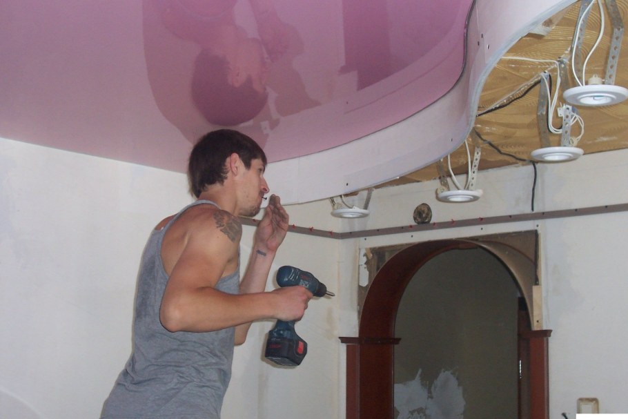 Установщик натяжных потолков