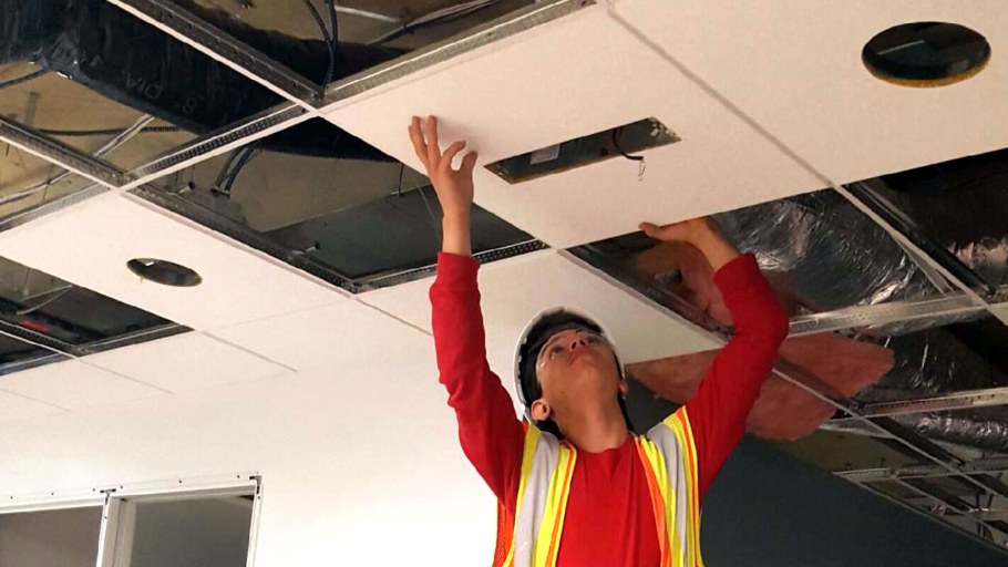 Монтаж подвесного потолка