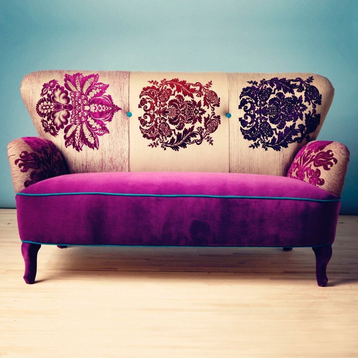 Мебель диваны ткани. Декор старого дивана. Декоративный диванчик. Декорировать старый диван. Декорации для дивана.