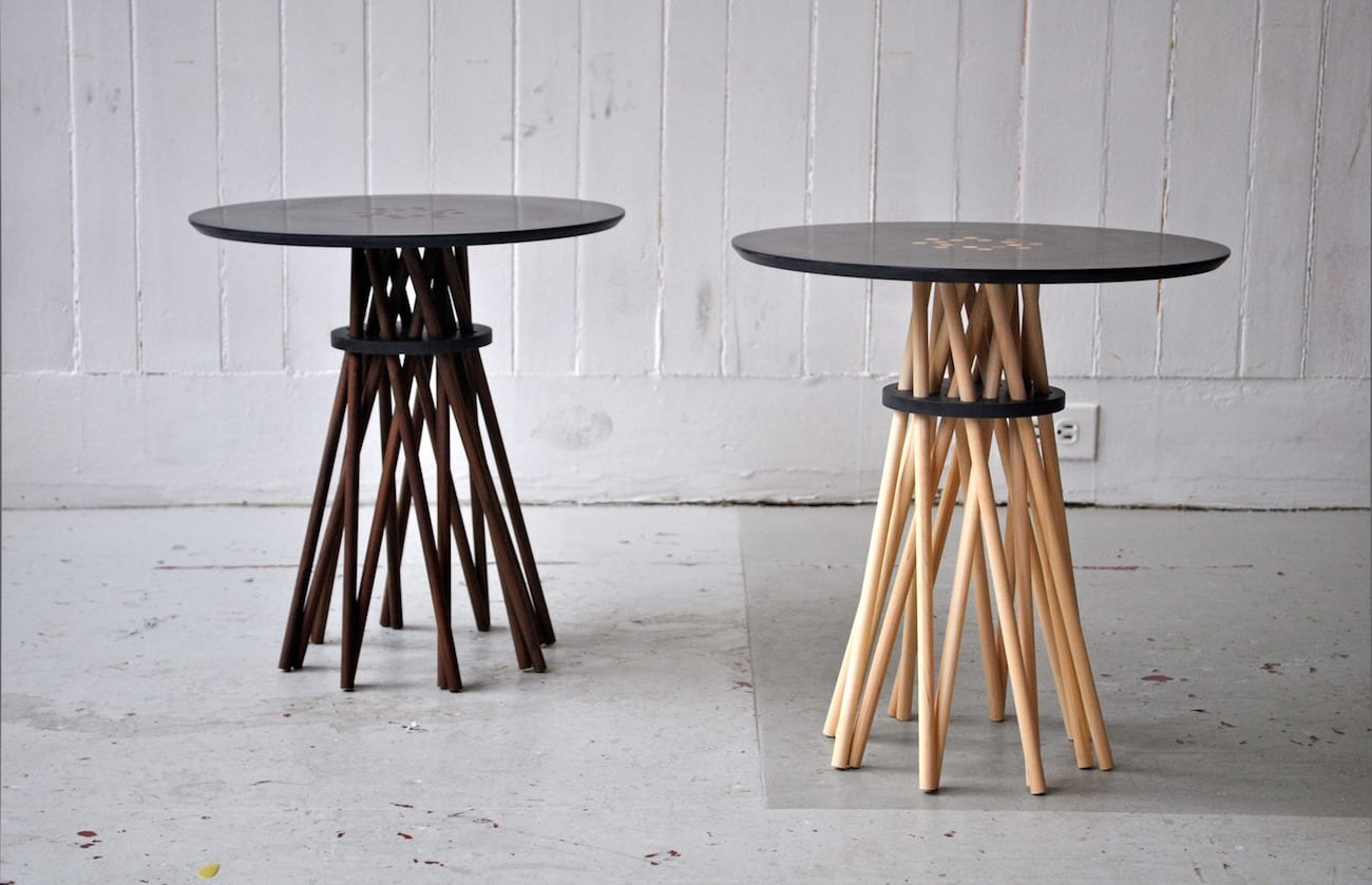 Столик на троих. Необычные ножки для стола. Необычные столики. Круглый деревянный столик. Кофейный столик дизайнерский.