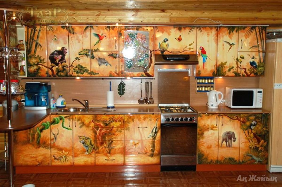 Кухонный гарнитур с росписью
