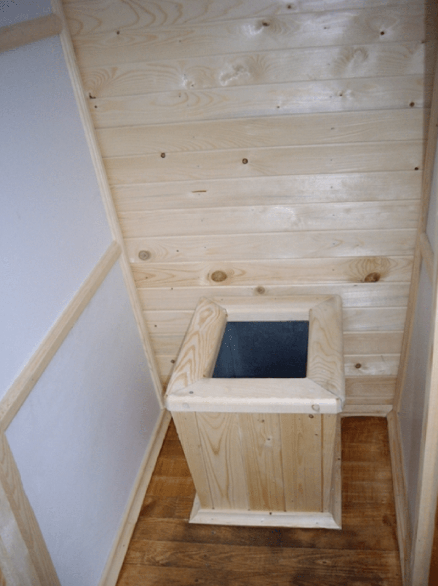 Обшивка туалета на даче