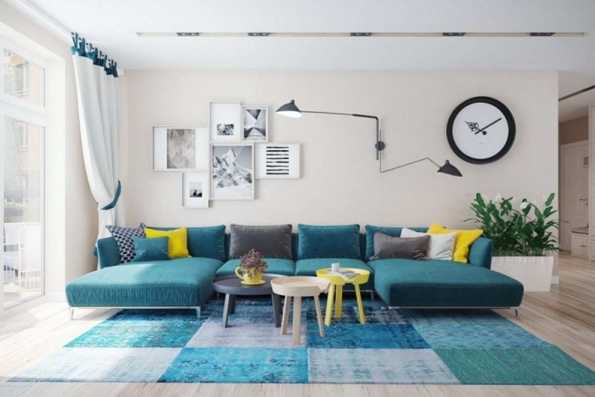 гостиная с голубым диваном