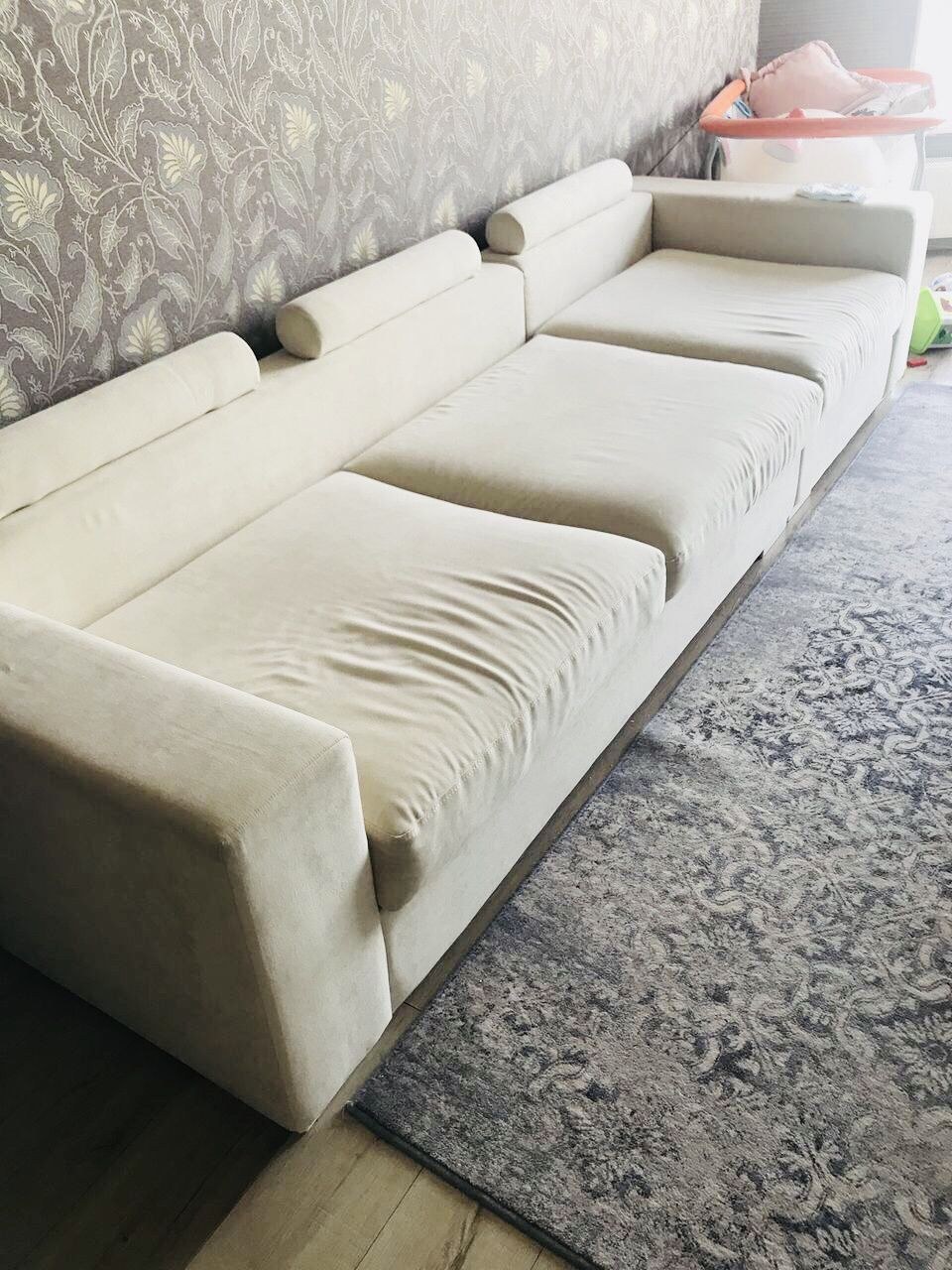Длинный диван
