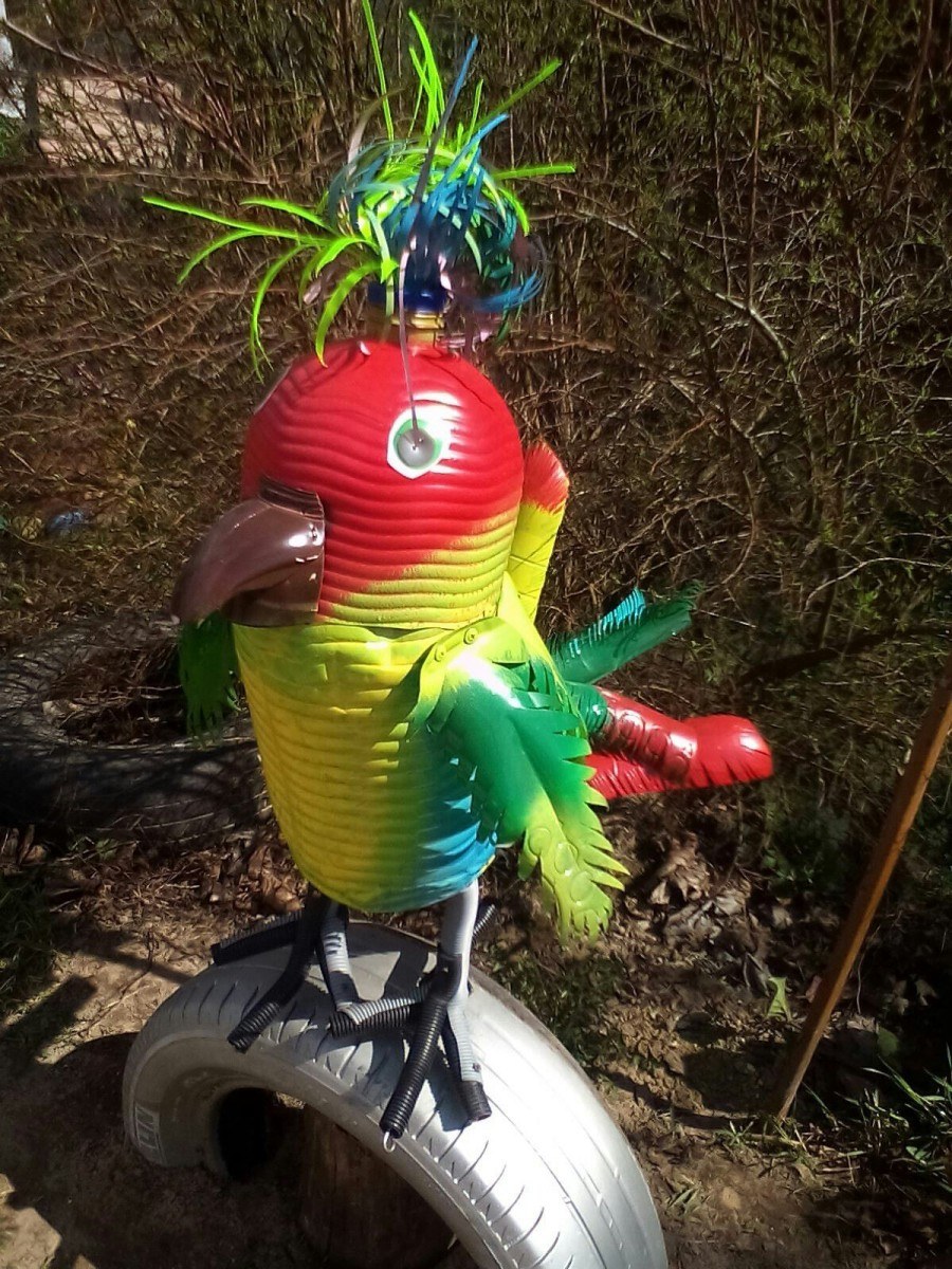 Павлин из бутылок