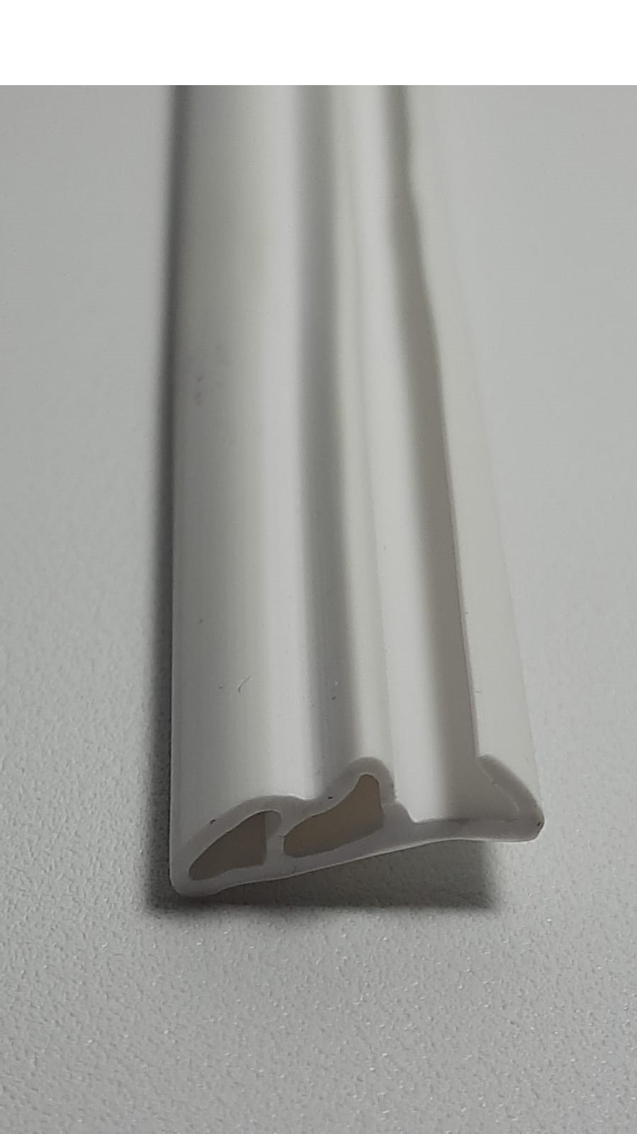 Уплотнитель самоклеящийся d10 белый 10 п.м в уп