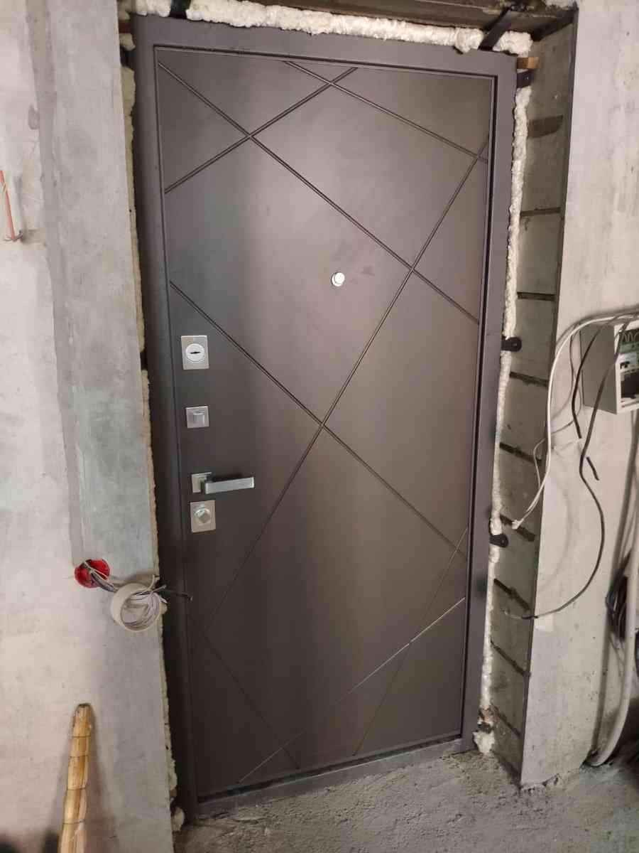 Монтаж межкомнатных дверей