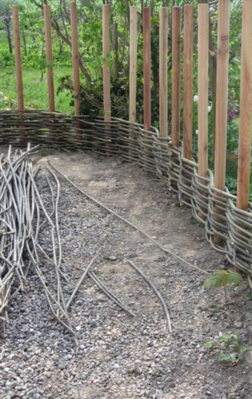 Плетеные заборы из лозы