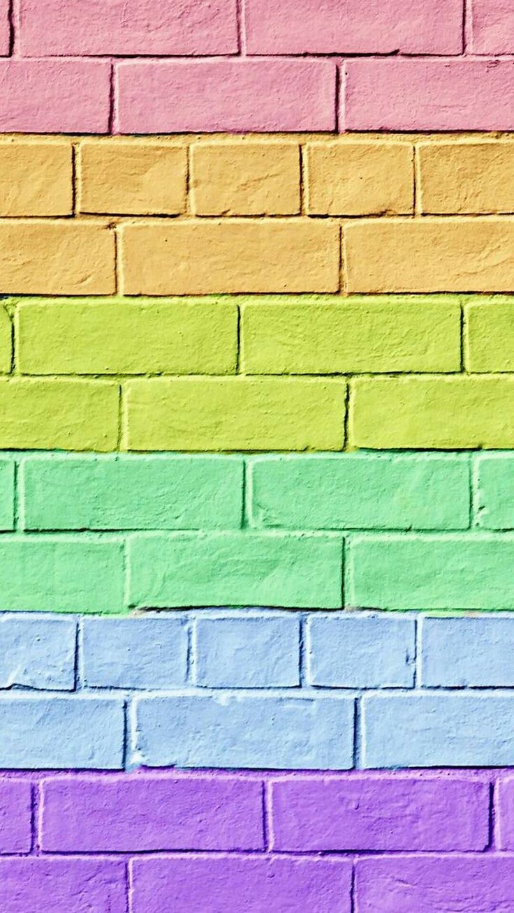 Стена из цветных кирпичей