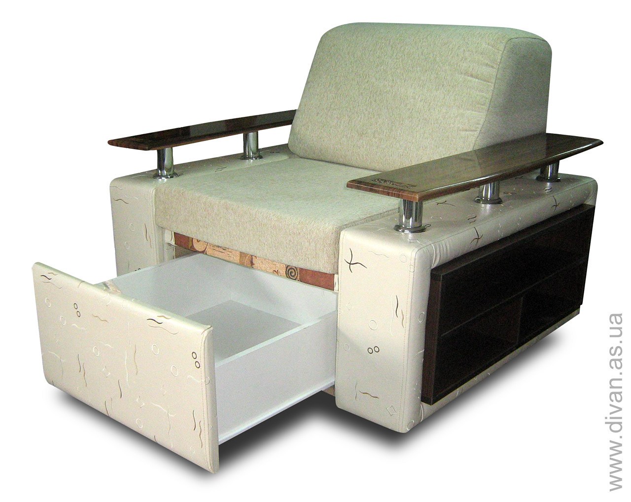 Кресло со столиком в подлокотнике