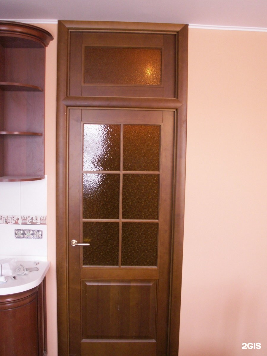 Межкомнатная дверь с фрамугой сверху